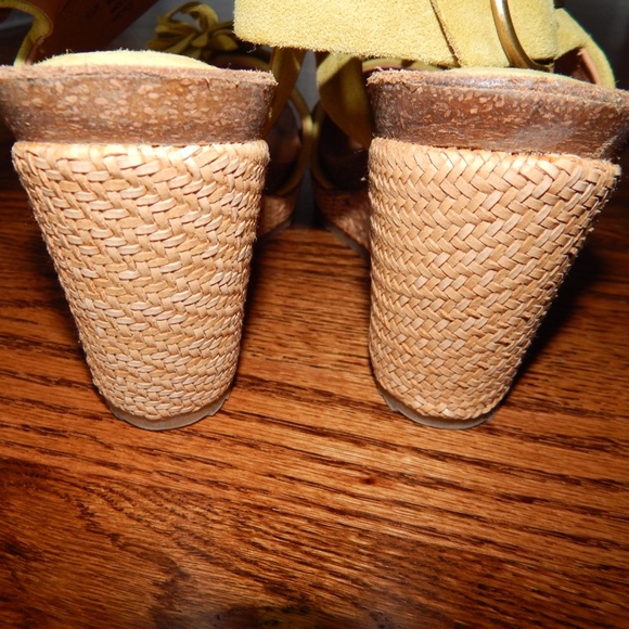 Sofft Platform Wedge Heel Sandal - Picture 10 of 10